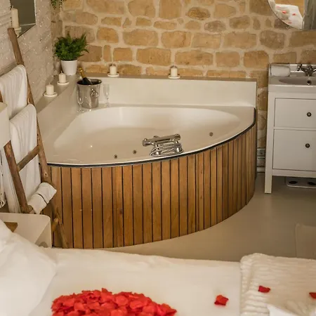 Chez Millouz - Triplex Semi-troglodyte Apartman
